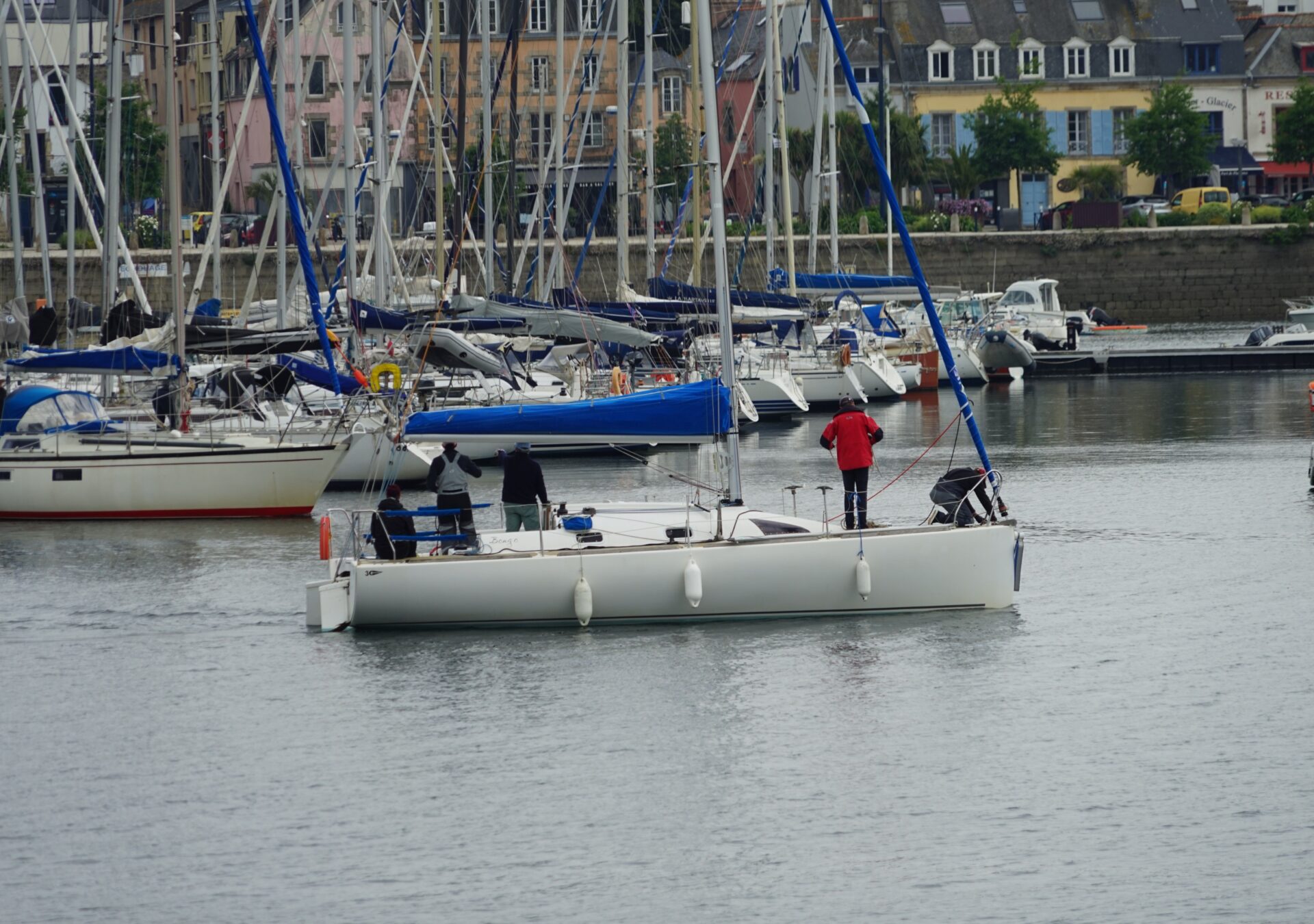 Comprendre l'effet de pas d'hélice pour la manœuvre de port voilier manoeuvre de port GCI-2