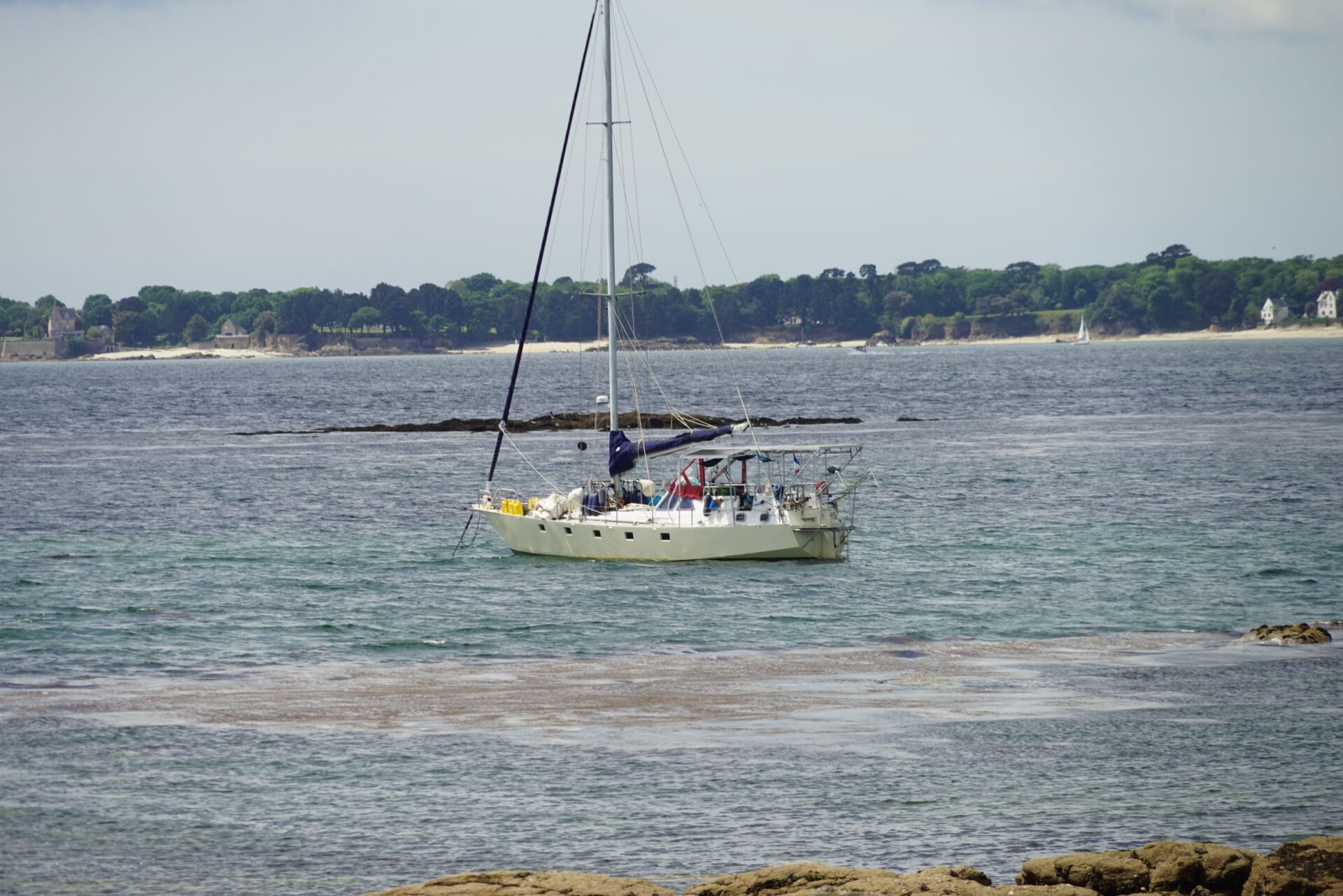 Calcul de la longueur de chaîne pour un mouillage voilier en zone de marnage